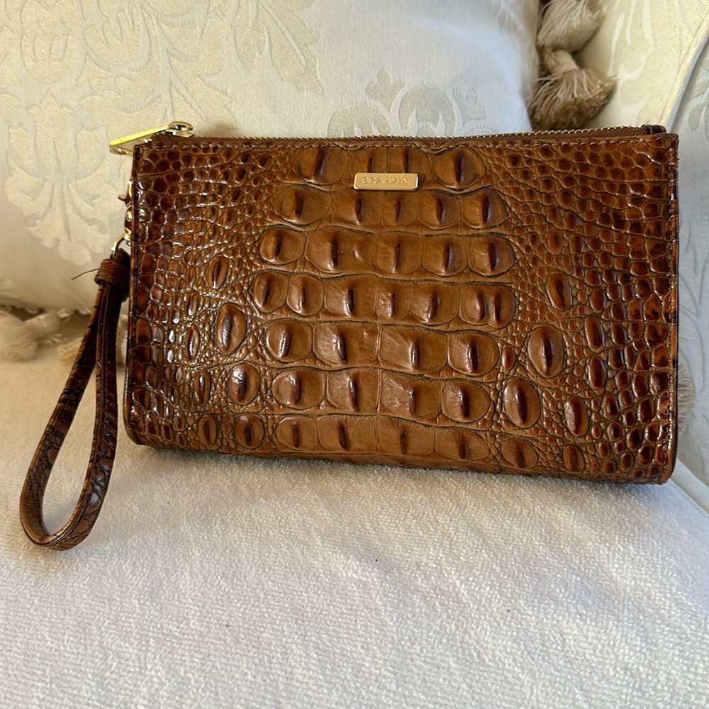 Brahmin - Daisy wristlet - perfect condition!